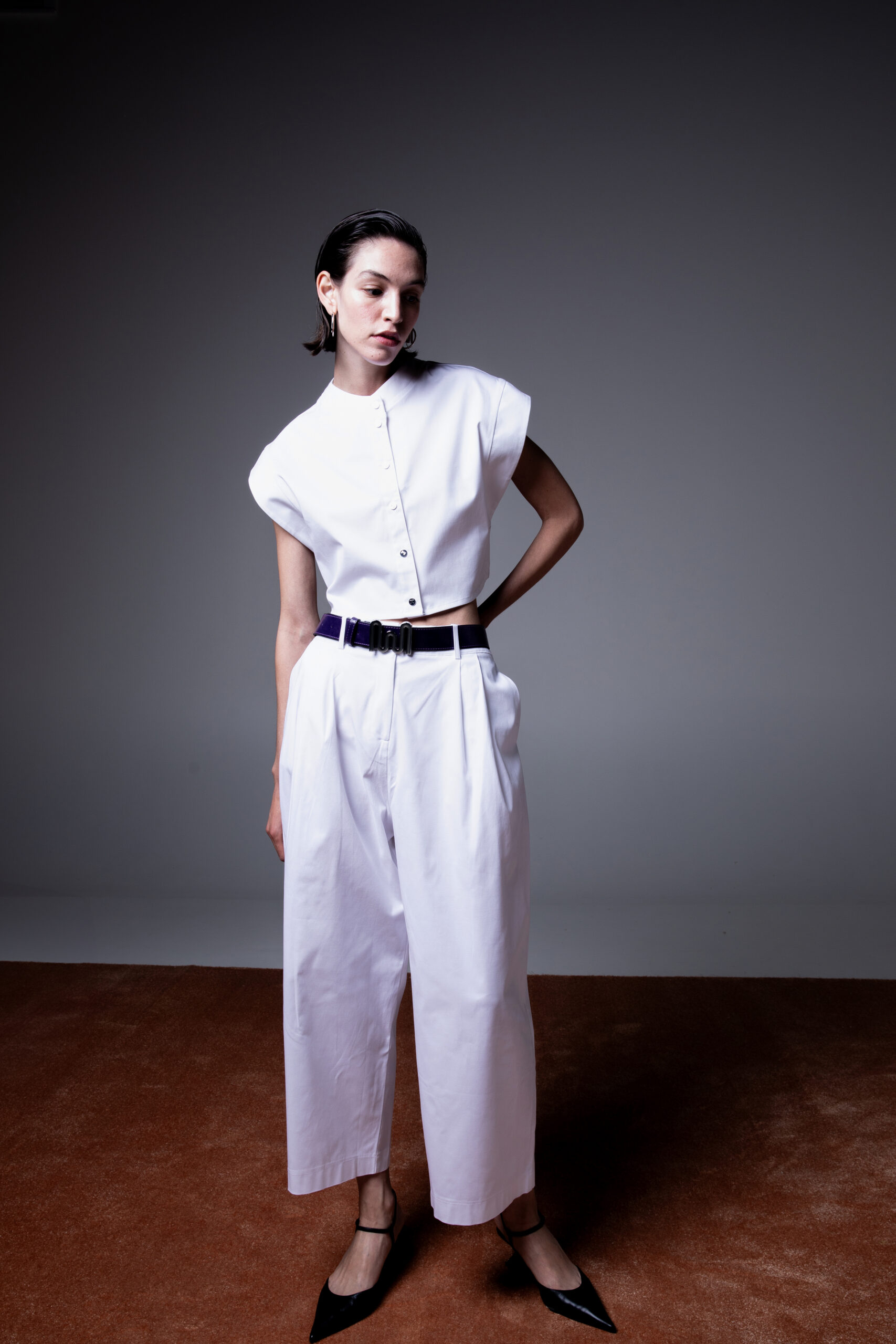 SLEEVELESS TOP WHITE